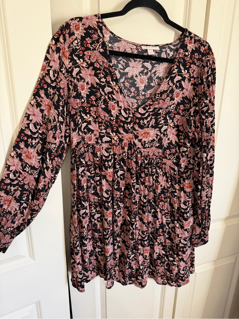 Knox Rose Black Floral V-Neck Tunic with Pink Accents